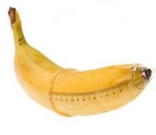 banāns prezervatīvā imitē palielinātu gaili